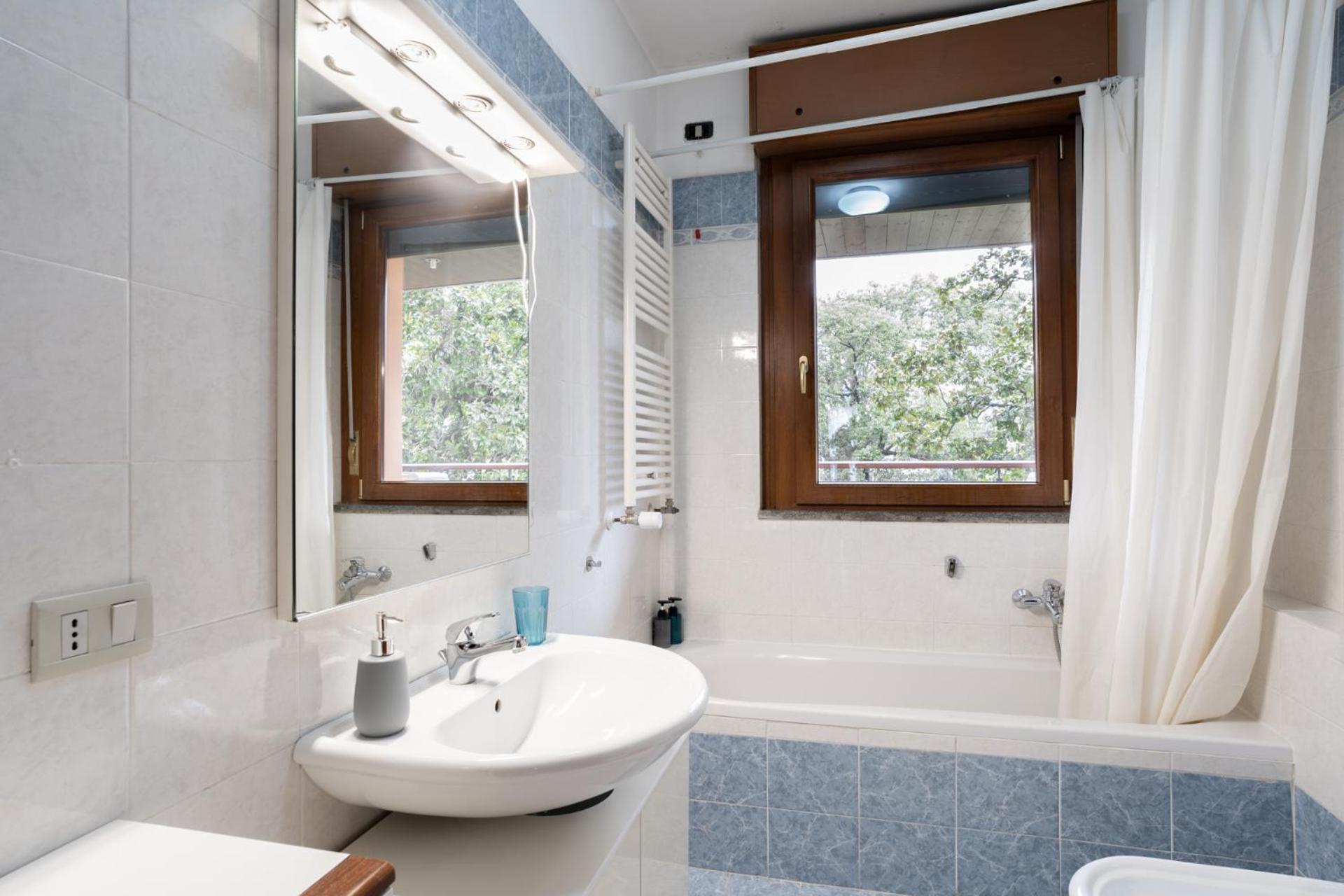 Spacious Bright Apartment Near City Center And Como Lake With Air Conditioning Lecco Luaran gambar
