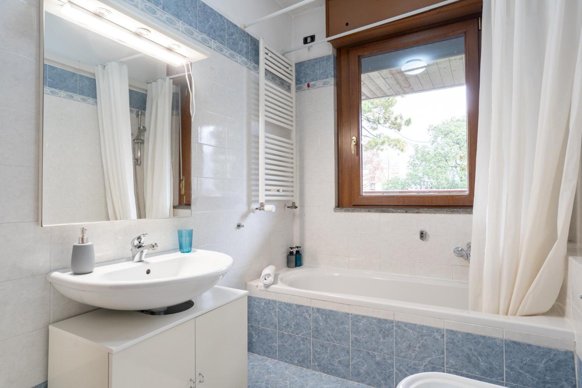 Spacious Bright Apartment Near City Center And Como Lake With Air Conditioning Lecco Luaran gambar